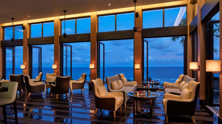 Ritz-Carlton Bali lounge