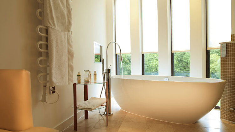 CHewton Glen bathtub