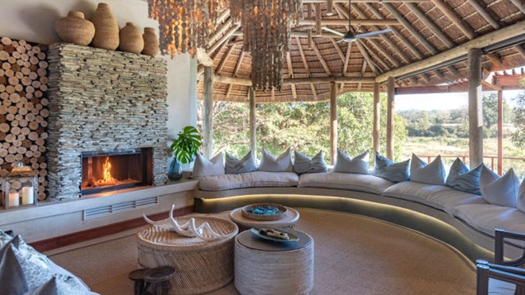 Dulini River lodge lounge