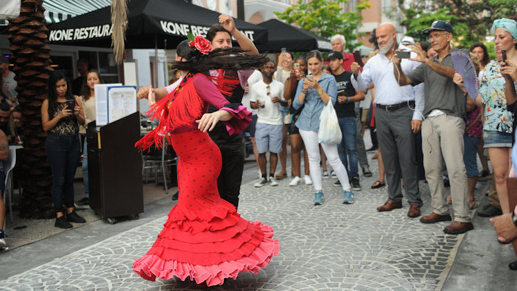 Espanola Way flamenco dancers