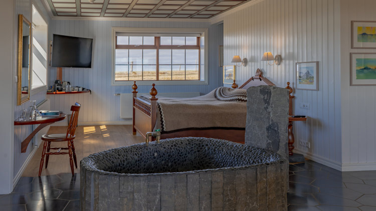 Luxury hotel bathtub 