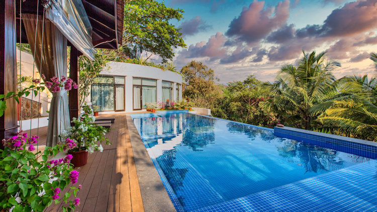 villa pool
