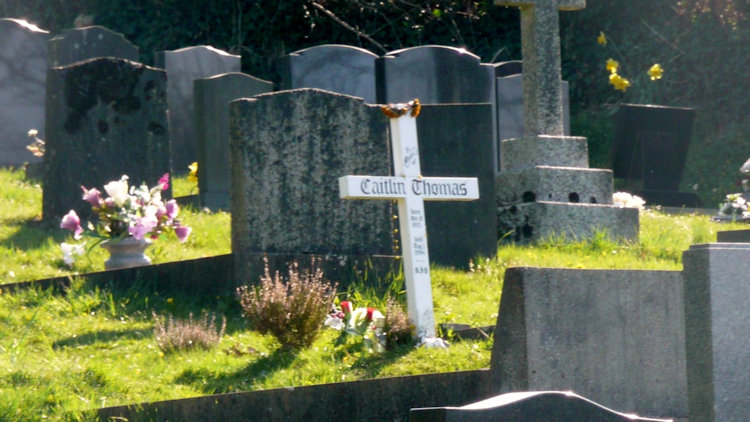 D Thomas grave in Wales