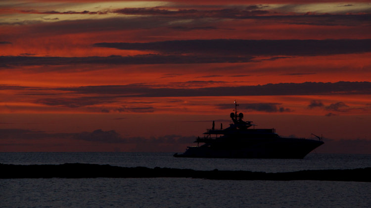 Loon yacht sunset