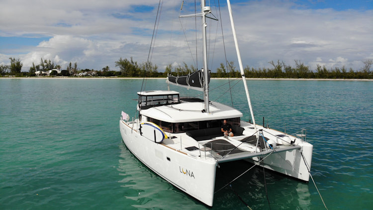 Luna catamaran