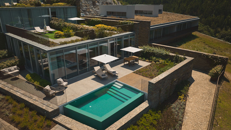 Octant Douro pool suite