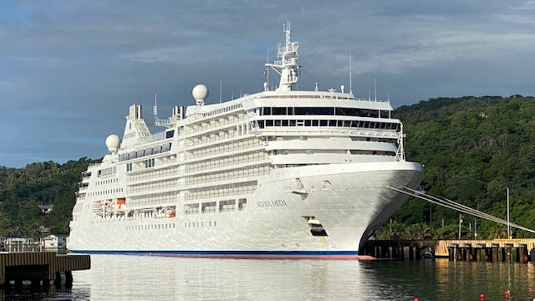 Silver Moon docked at Roatan