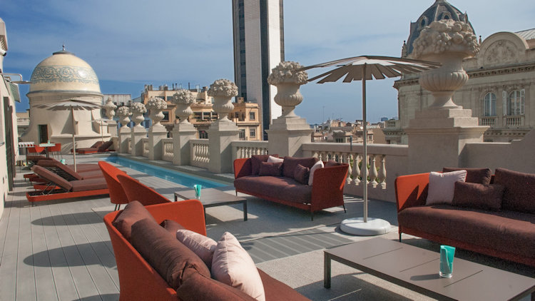 Casagrand Luxury Apartments Barcelona  pool