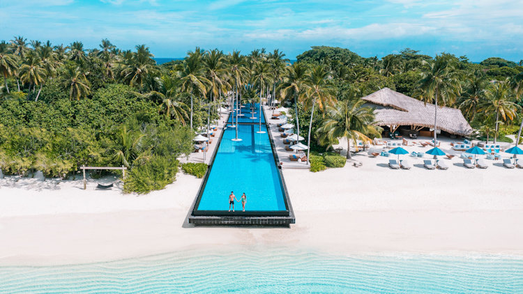 Fairmont Maldives pool