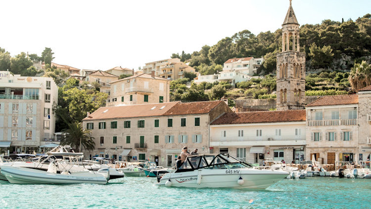 Hvar dock