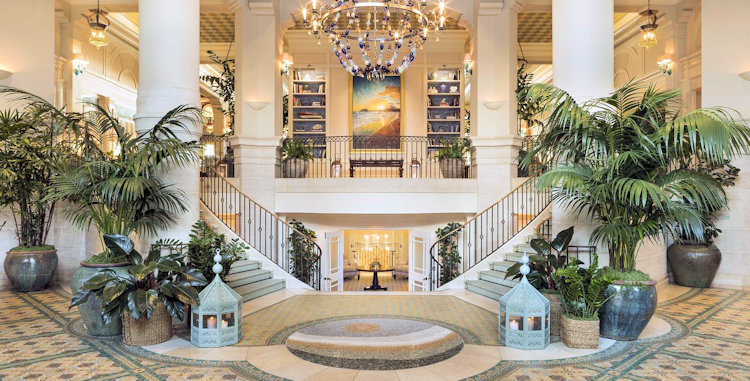 Hotel Casa Del Mar lobby