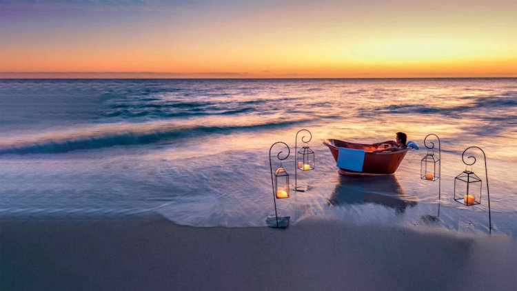 Thanda Island sunset bath