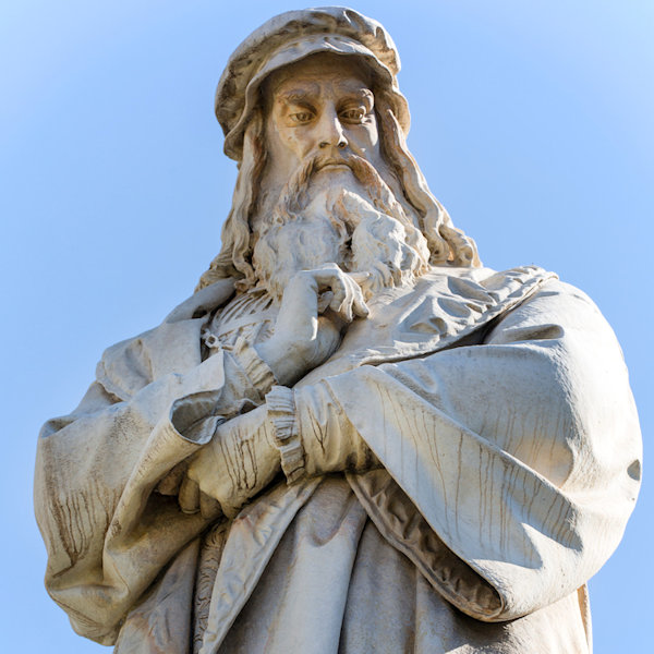 Leonardo da Vinci statue