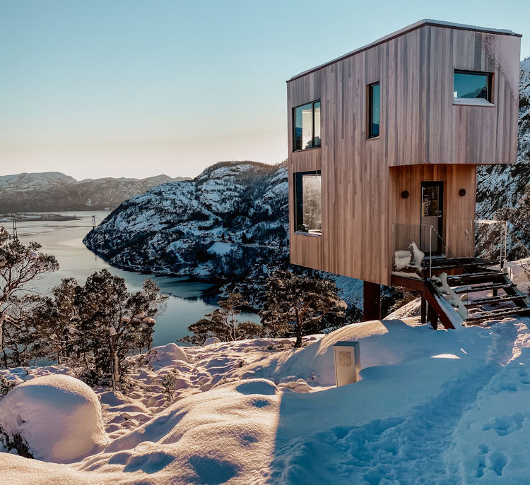 awesome tiny cabin