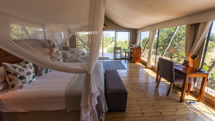 Zimbabwe safari tent