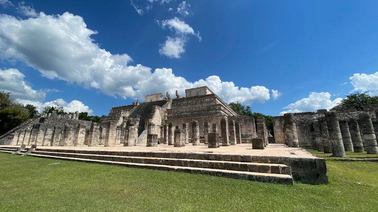 temple of 1000 columns chichen itza