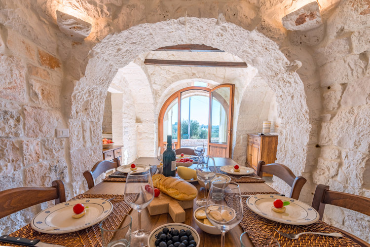 Puglia villa dining
