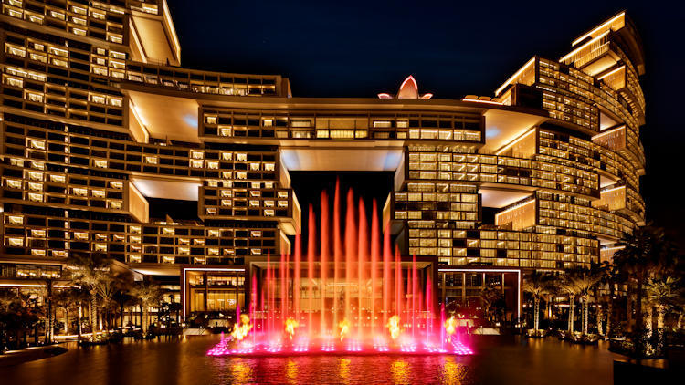 Atlantis The Royal night fountain