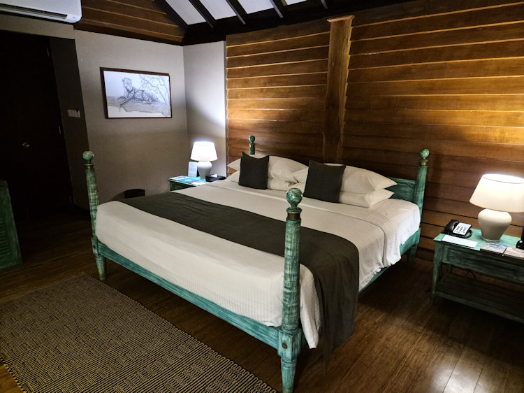 Sri Lanka hotel room