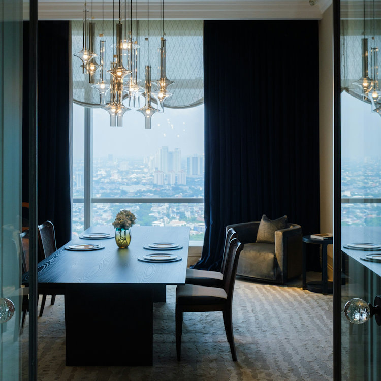 luxury dining table