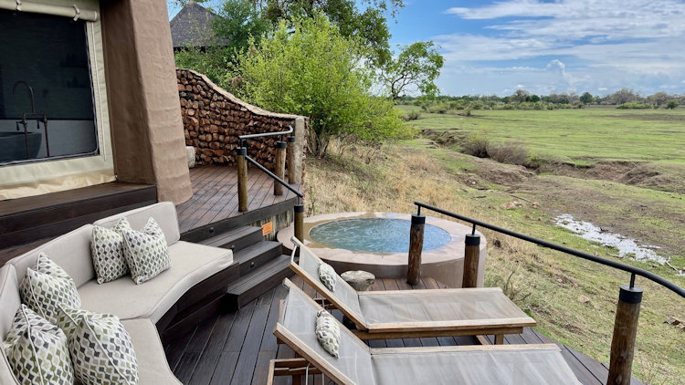 Plunge pool and stairs to the Skybed
