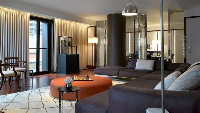 Bulgari Hotel London suite livingroom