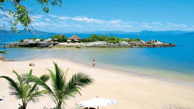 Ponta Dos Ganchos beach and private island