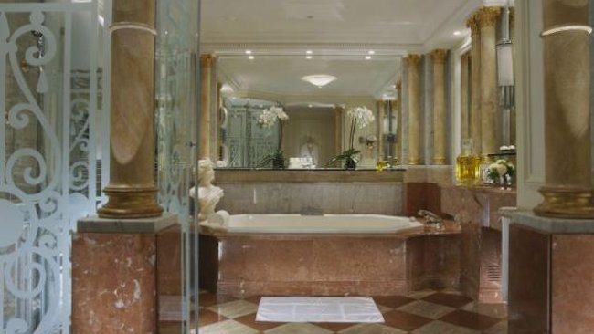 Hotel Plaza Athenee Paris Royal Suite bathroom