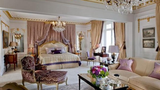 Hotel Plaza Athenee Paris Royal Suite bedroom