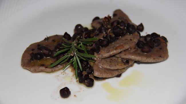 buckwheat pasta with black chickpeas