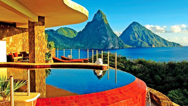 Jade Mountain infinity pool overlooking Pitons